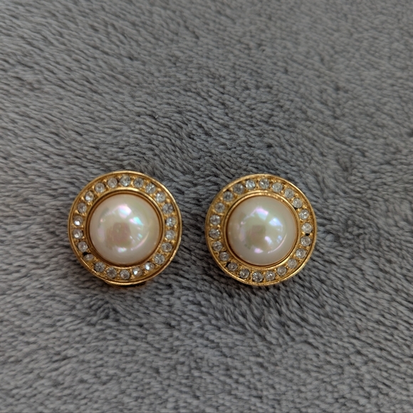 Christian Dior faux pearl vintage clip on earrings with rhinestones - Picture 3 of 15